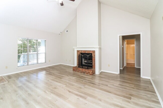 Foto del edificio - 4034 Sharon Woods Dr