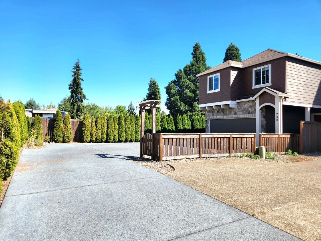 Photo - 730 SW 207th Pl (Beaverton, OR)