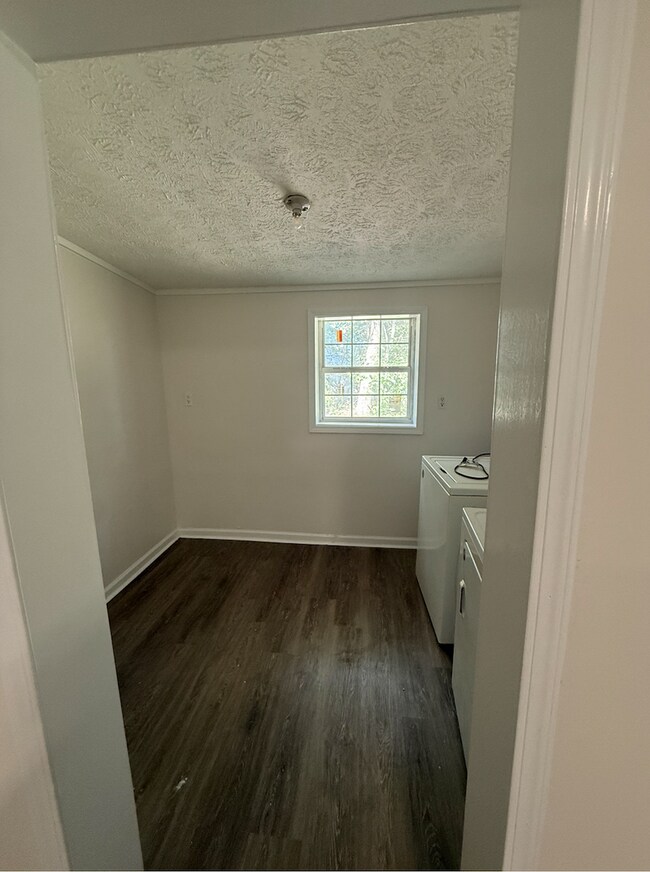 Foto del edificio - Spacious 3 Bedroom Home with 3 Full Baths – Move-In Ready!