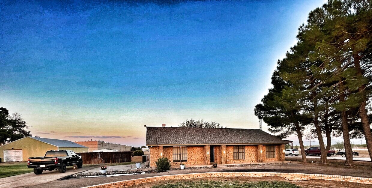 Foto del edificio - 3411 S County Rd 1130