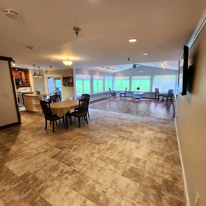 Spacious dining area, kitchen & sunroom - 630 Curran Rd