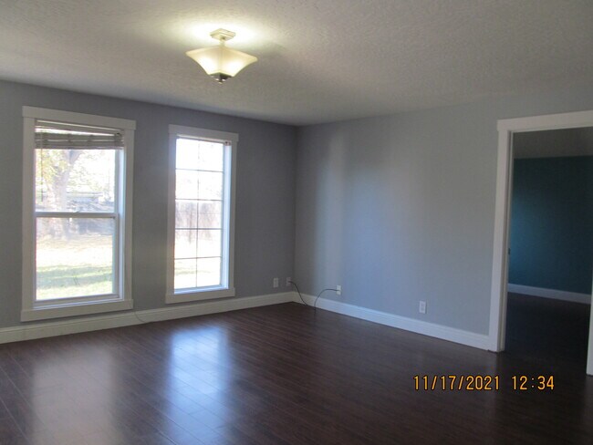 Building Photo - 2107 Lambert Dr