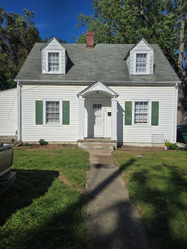 Building Photo - 406 Progress St NE