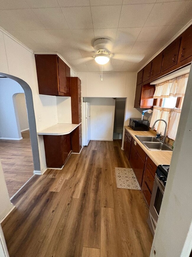 Building Photo - 2 Bedroom single family home