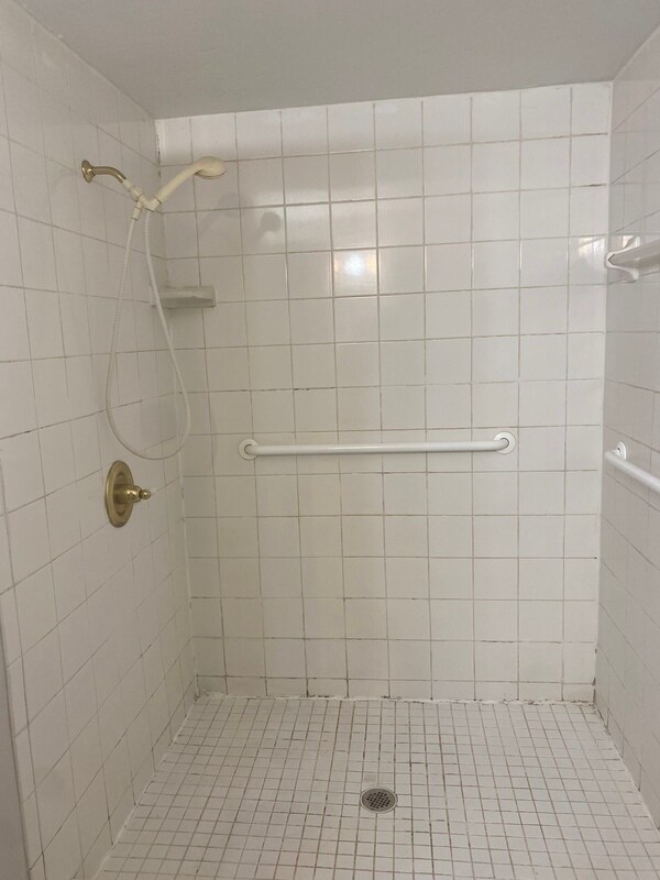 Building Photo - 4809 Spring Lake Dr