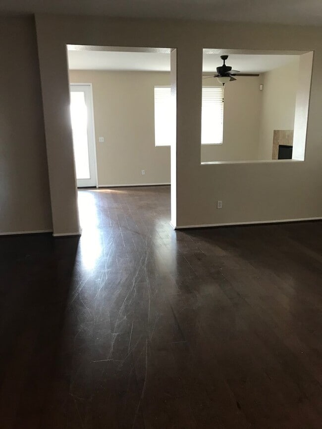 Building Photo - 3 BEDROOM VICTORVILLE HOME IN SPRING VALLE...
