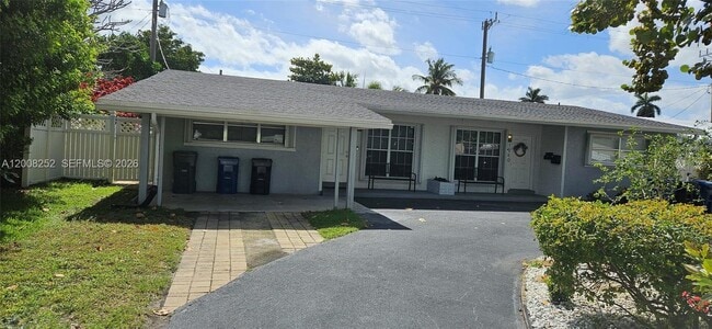 Foto del edificio - 1740 NE 56th St