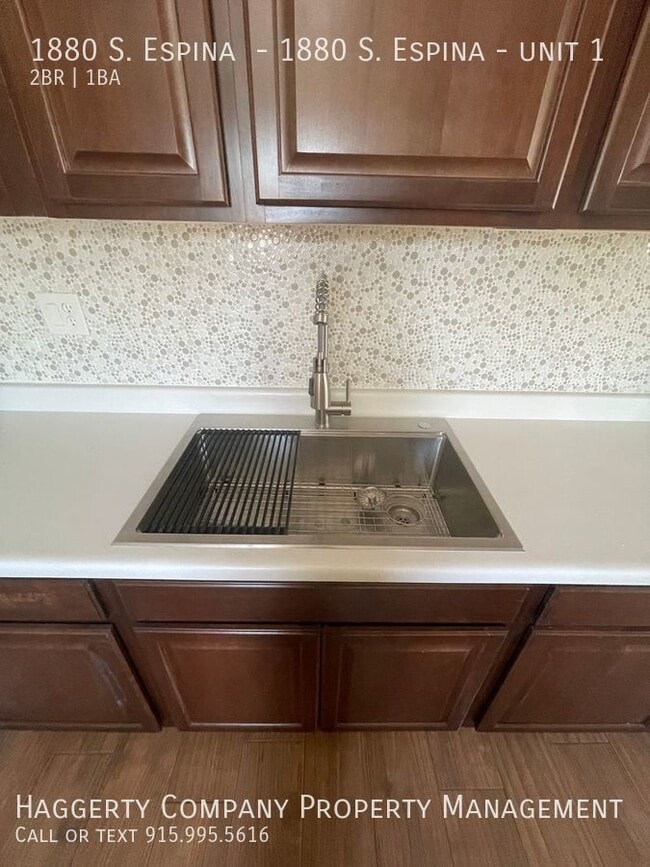 Building Photo - 2 bed 1 bath all utilities included