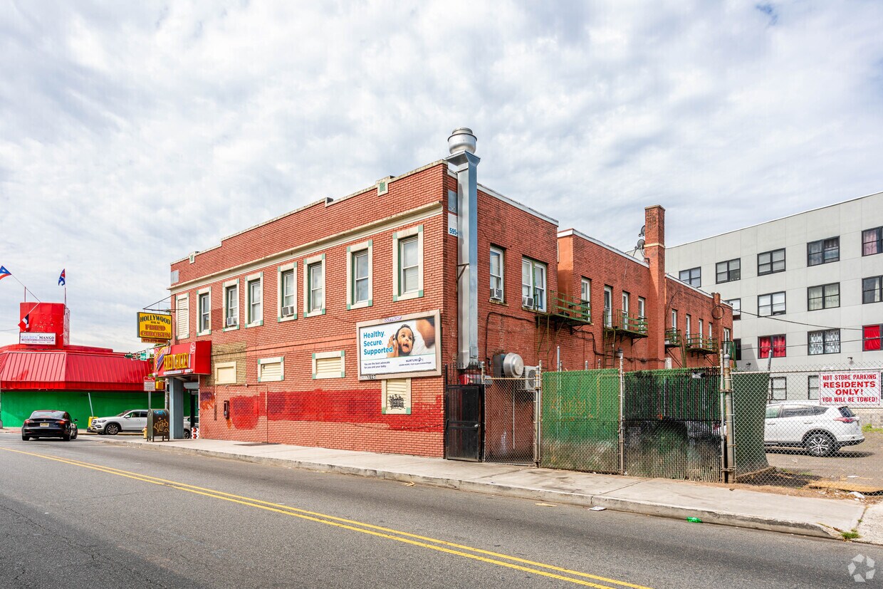 Building Photo - 191 Broadway