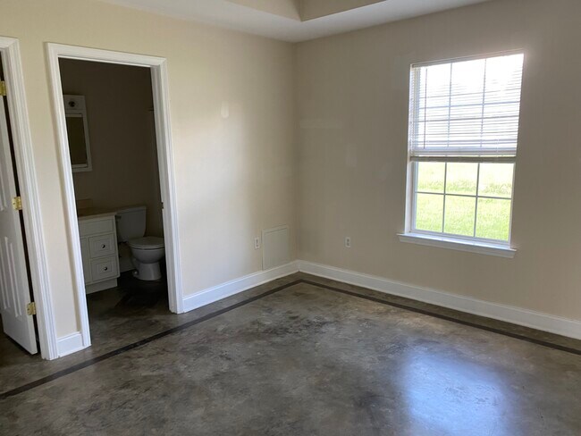 Building Photo - 12258 Meaghans Loop