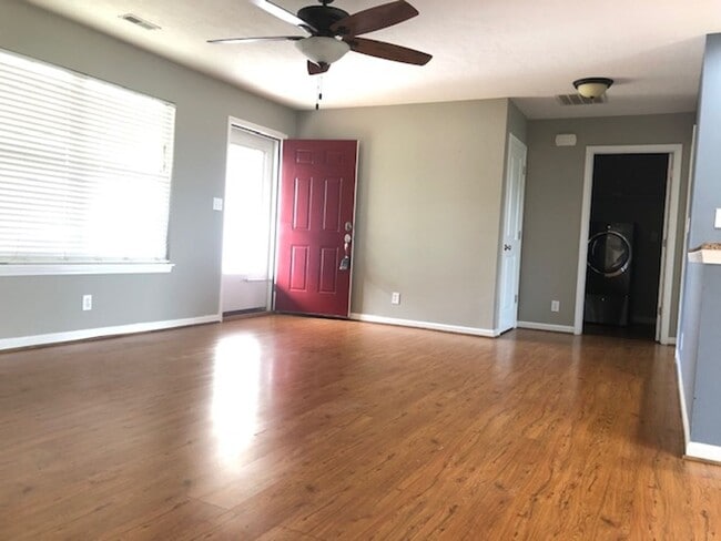 Building Photo - STONES CROSSING...3 Bed 2 Bath