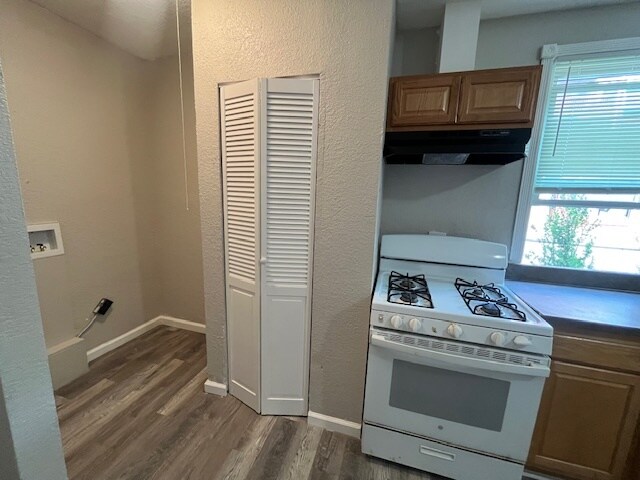 Building Photo - 103 Lounsbury St