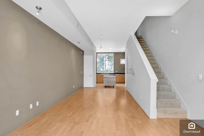 Building Photo - 16 Iron Horse Ln