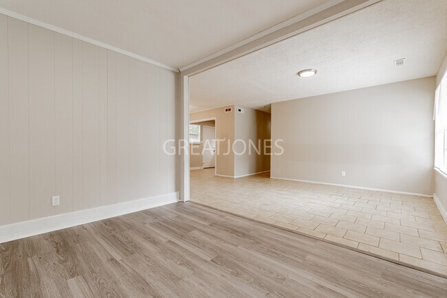 Foto del edificio - REDUCED! - NOW OFFERING HALF MONTH FREE OF...