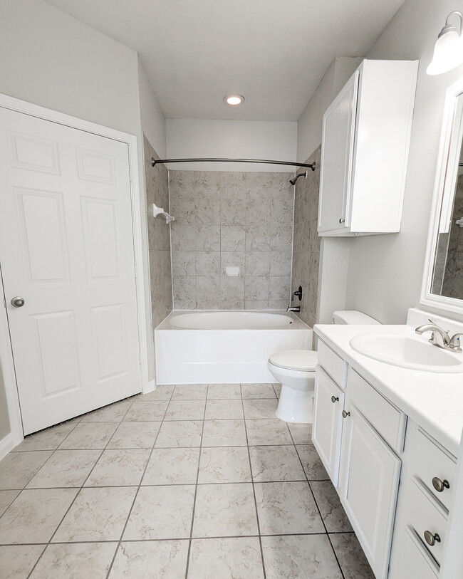 Bathroom - Woodland Hills Luxury Apartments