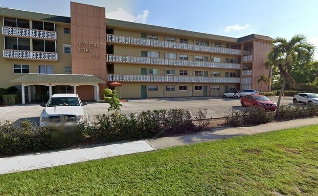Front of the building - 941 Crystal Lake Dr