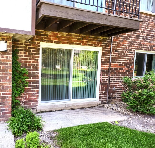 Building Photo - 9457 Bay Colony Dr