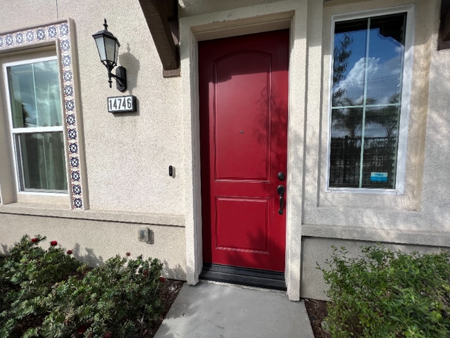Building Photo - 14746 Palmera Ct