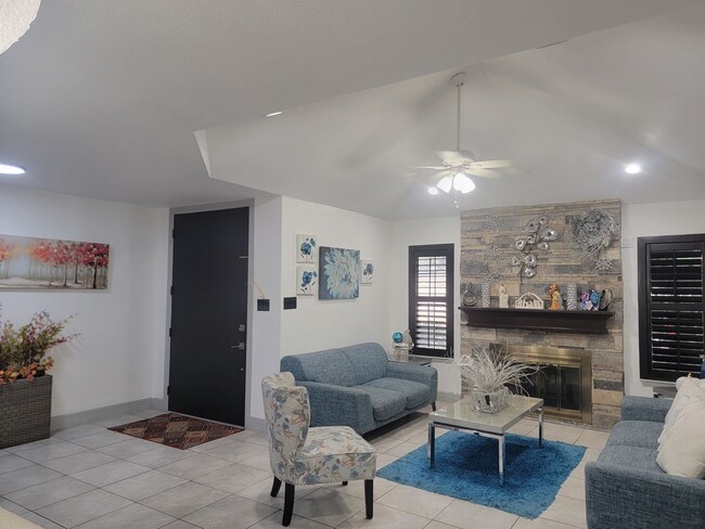 Foto del edificio - 1624 Eagle Crest Loop