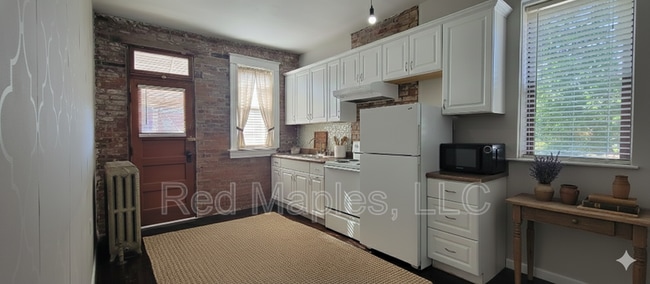 Building Photo - 3421A Iowa Ave