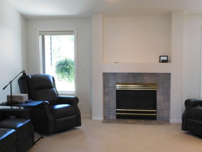 Building Photo - 3Bd/2Ba Single Story House- For viewing!