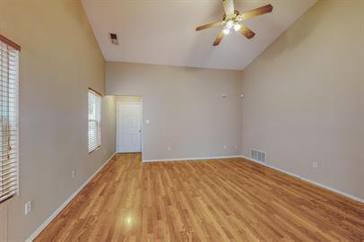 Foto del edificio - 10728 Hatch Dr NW