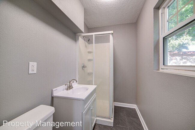 Foto del edificio - 3 br, 2 bath House - 2101 E Grand Avenue