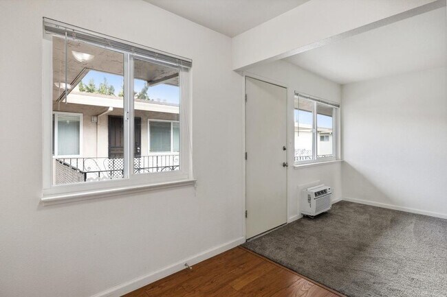 Foto del edificio - 1 Bed 1 Bath in Quiet Willow Glen Neighbor...