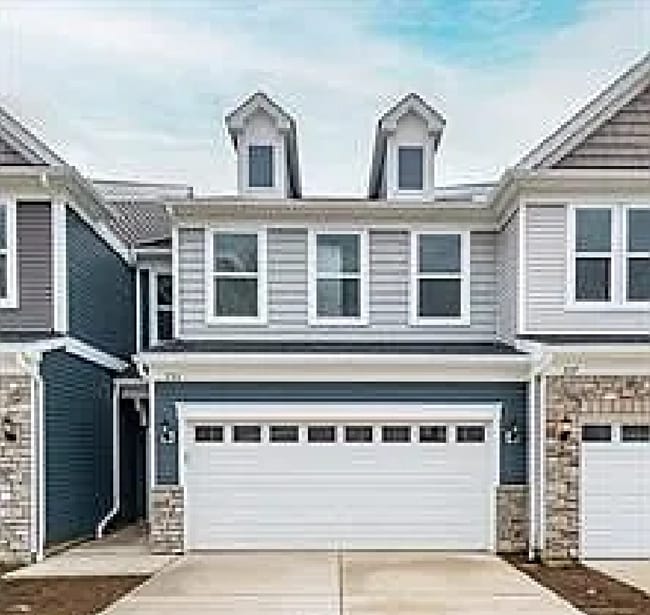 Building Photo - 27845 Birchwood Ct