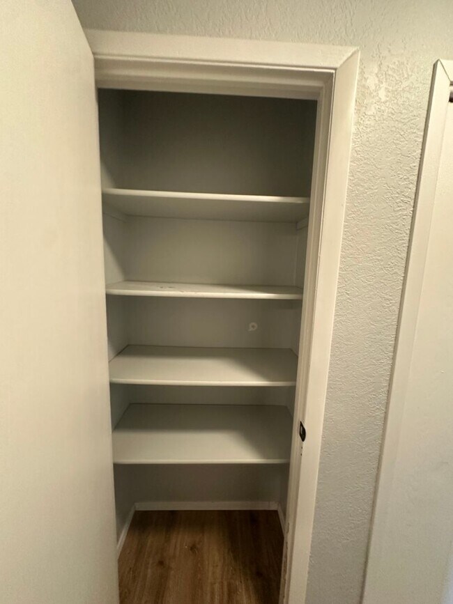 Foto del edificio - Ready first of June / 3 bedroom 2 bathroom...