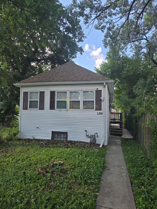 Building Photo - 1214 W 98th St