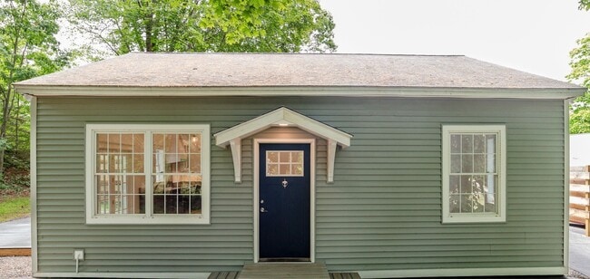 Building Photo - 732 Highland Ave