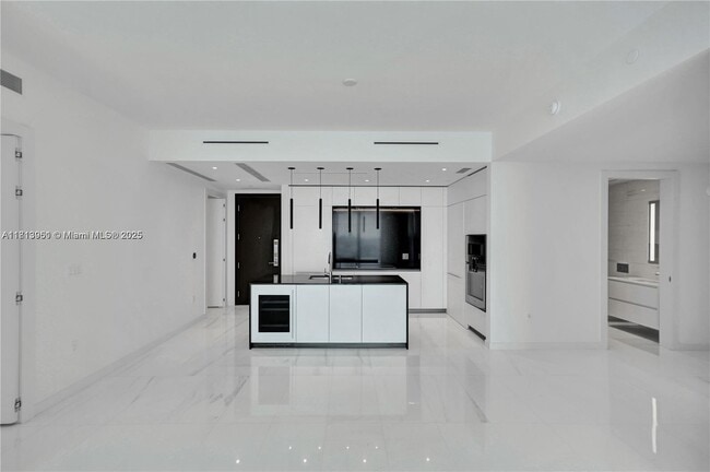 Building Photo - 300 Biscayne Boulevard Way