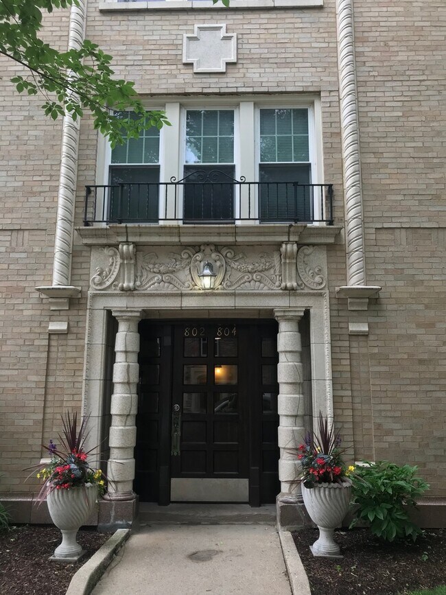 Building Photo - 802 Elmwood Ave