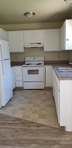 Building Photo - 900 Camelot Ct
