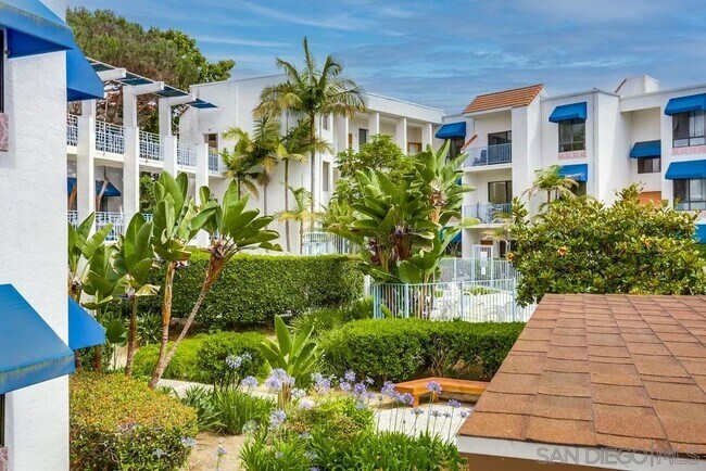 Foto del edificio - 8308 Regents Rd