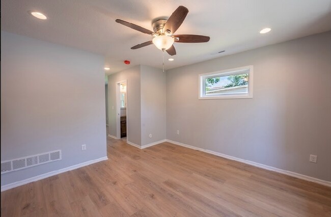 Foto del edificio - 619 4th Ave SE