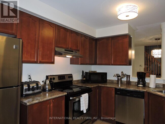 Building Photo - 2453 Baintree Crescent