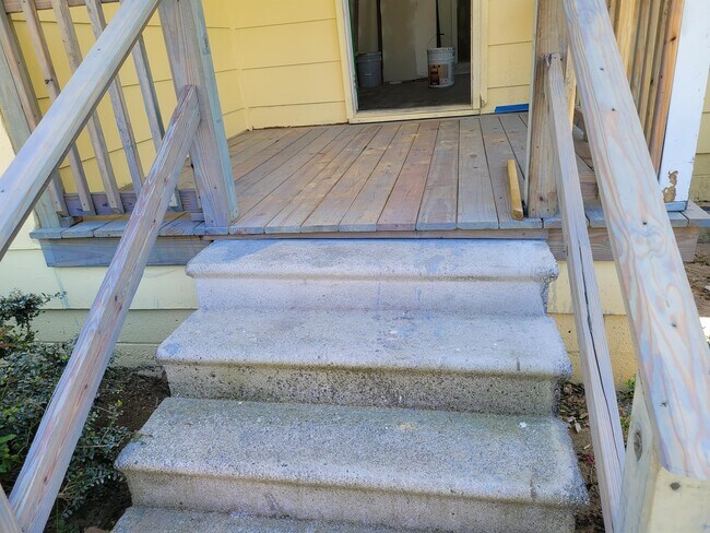 Building Photo - 1413 3rd St S