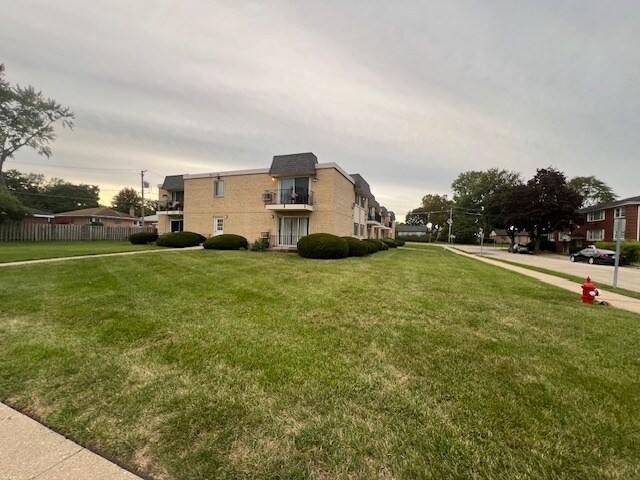 Building Photo - 1440 N Evergreen Ave