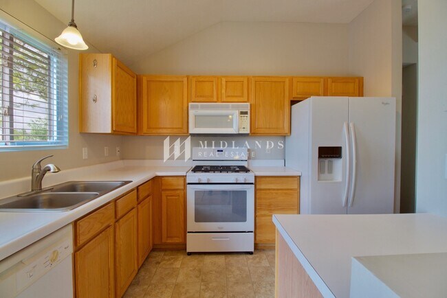 Building Photo - Lovely Piper's Glen Home