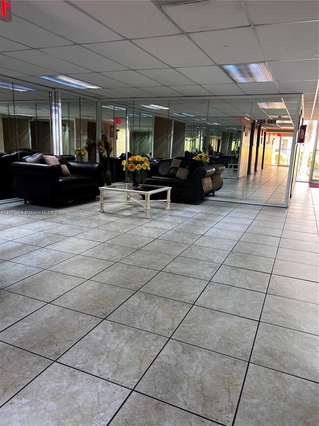 Foto del edificio - 851 Three Islands Boulevard
