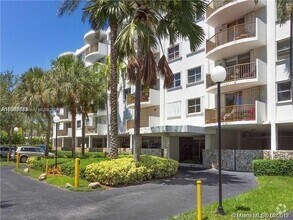 Building Photo - 210 Seaview Dr