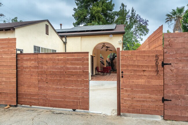 Building Photo - 5617 Katherine Ave