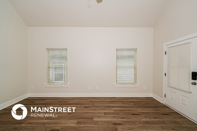 Building Photo - 890 Maple Trce