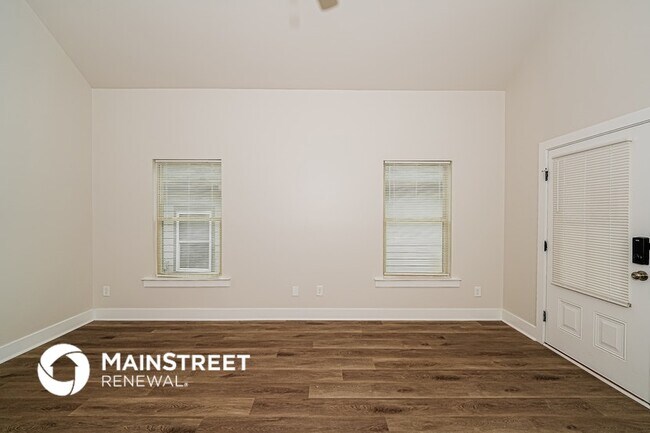 Foto del edificio - 890 Maple Trce