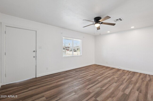 Foto del edificio - 3331 E Oak St