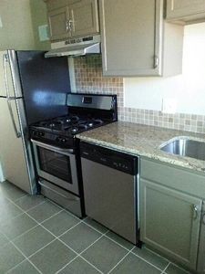 Primary Photo - 1332 E 89th St