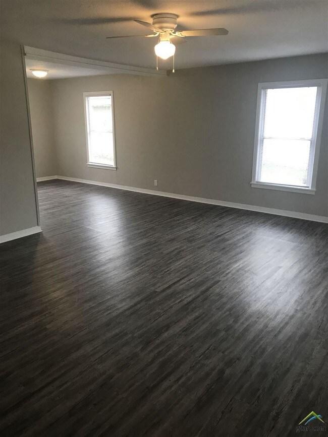 Foto del edificio - 1501 E 5th St