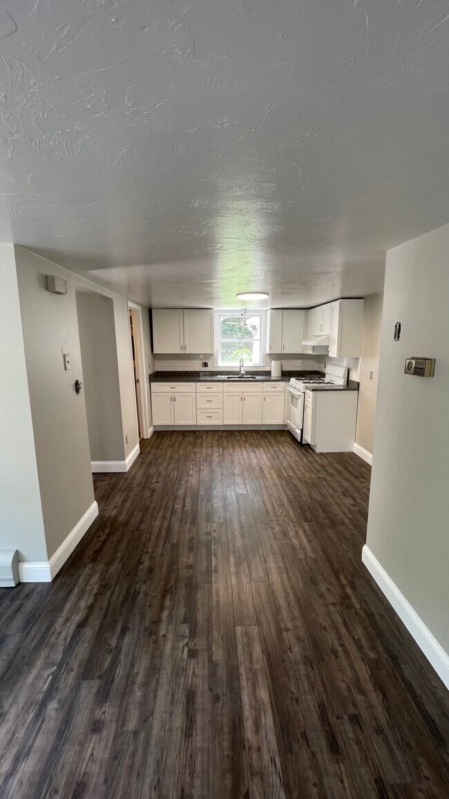 Foto del edificio - 174 1/2 Lakeview Ave